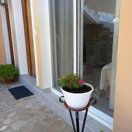 Semesterbostad Natassa House 2 Agios Georgios Pagon