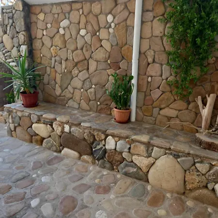Natassa House 2 אגיוס גיורגיוס פגון